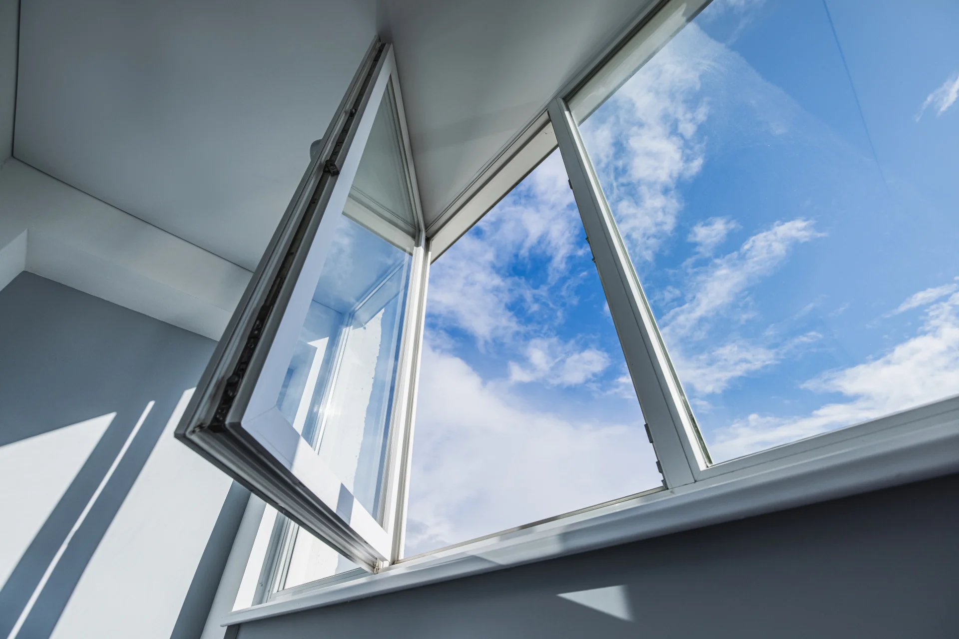 VLX 80 Casement Window in Boca Raton, FL | Sightline Windows & Doors Boca Raton - detail 1